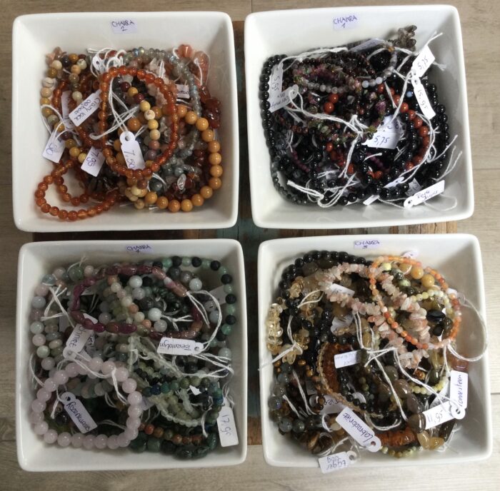 Verschillende edelsteen armbanden in de Winkel - Afbeelding 3