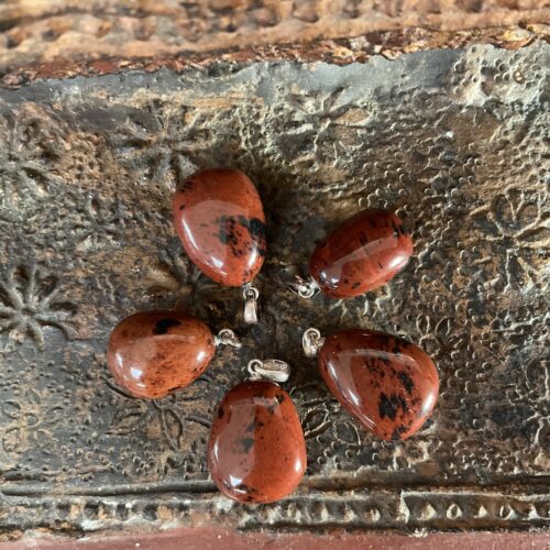 Mahonie Obsidiaan hanger