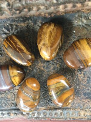 Hanger Tijgeroog doorboord