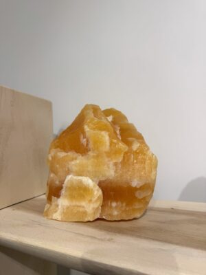 Oranje Calciet ruw stuk