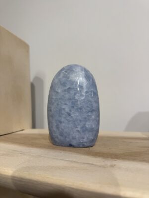 Blauwe Calciet geslepen staand