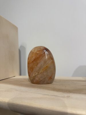 Hematietkwarts geslepen staand